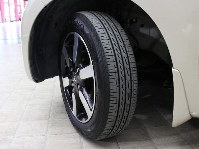 こちらのおクルマは当店の整備工場にて車検を2年取得してお渡しさせていただきます。