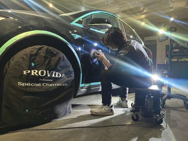 通常のコーティング専門店の価格とは異なり、販売セットユーザー限定の特別価格にて掲載中でございます。磨きにこだわり、時間をかけ下地を整え、コーティング剤を塗布致しますんで、持続時間に自信があります！