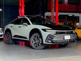 ベースとなったRS。2.4リッター直4ターボエンジンを核とした、トヨタ自慢のデュアルブーストハイブリッドシステムを搭載する。