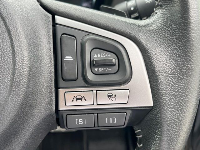 【クルーズコントロール】高速道路もラクラク走行。アクセルを離しても一定速度で走行ができ、長距離運転時の負担を軽減！加速・減速も簡単なスイッチ操作で調整できます。