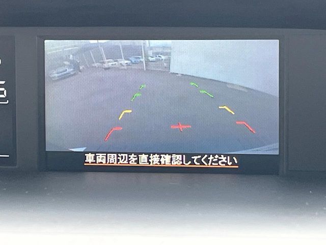 【バックカメラ】駐車時に後方がリアルタイム映像で確認できます。大型商業施設や立体駐車場での駐車時や、夜間のバック時に大活躍！運転スキルに関わらず、今や必須となった装備のひとつです！
