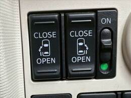 【両側電動スライドドア】運転席よりボタンひとつで開閉可能なスライドドアです。雨の日のお迎えの時など役立ちますね。