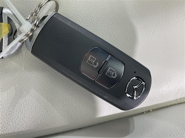 【　スマートキー　】鍵を挿さずにポケットに入れたまま鍵の開閉、エンジンの始動まで行えます。
