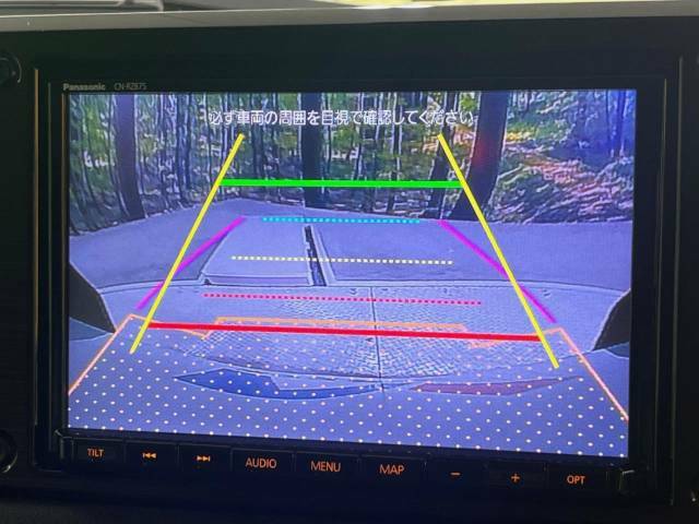 【バックカメラ】駐車時に後方がリアルタイム映像で確認できます。大型商業施設や立体駐車場での駐車時や、夜間のバック時に大活躍！運転スキルに関わらず、今や必須となった装備のひとつです！