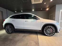 【Hangarage】は、行きつけの場所、たまり場、ガレージ、車庫、修理工場を意味し、大手ではできない顧客一人一人にあったサービスを提供し、顧客とともに愉しめる空間をつくっていきたいと考えております。