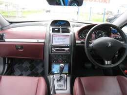 インテリアはシートだけでなく、ドアトリムやダッシュボードまで高級感のある革張りのインテグラルレザー仕様となっております★