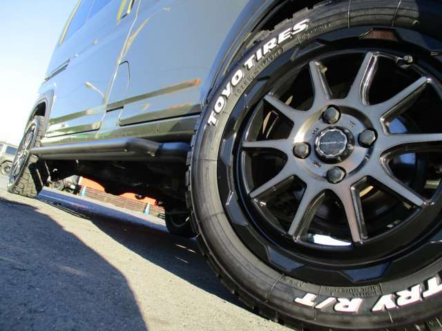 (4WD　ターボ)(JUNKYSバンパーガード)(JUNKYSマフラー)純正9型Dオーディオ地デジBカメラ　ETC　サイドステップ　純正OPキャリア　社外グリル　マッドフラップ　15AW＆RTタイヤ