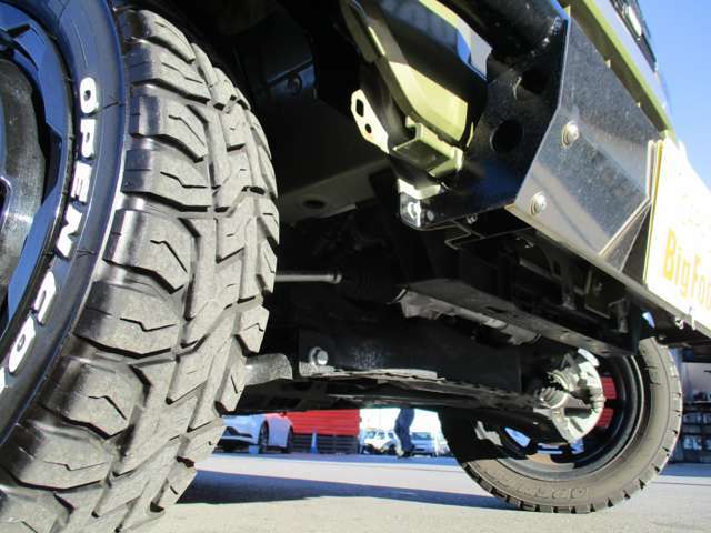 (4WD　ターボ)(JUNKYSバンパーガード)(JUNKYSマフラー)純正9型Dオーディオ地デジBカメラ　ETC　サイドステップ　純正OPキャリア　社外グリル　マッドフラップ　15AW＆RTタイヤ