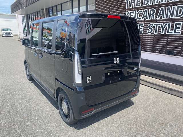 【届出済未使用車の得する価格】大量仕入れにより車両価格が割安な上重量税は払い込み済みで、登録月によっては取得税もかかりません。