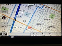 純正8インチハイエンドナビ搭載しております画面が大きいのでとても見やすいです