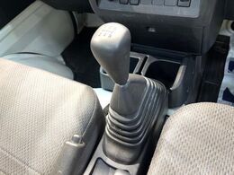 高透明度のガラス皮膜で撥水はもちろん、上質なツヤ・光沢を実現。紫外線や酸性雨から大切な愛車を保護し、色あせ・劣化を防止。「弾スプラッシュコート」、「弾プリミッサコート」からお選びいただけます。