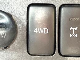 4WDのお車ですので、雪道でも安心です♪降雪地地域にお住まいの方以外にも、ウィンタースポーツが趣味の方や降雪地域へ帰省される機会がある方にもおすすめ！