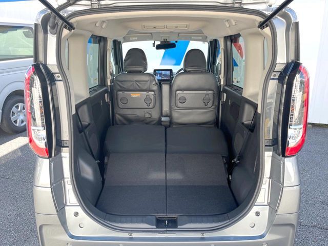 普段のお買い物や通勤、送迎等に十分な荷室スペースを確保しております。セカンドシートを倒すと、大きな荷物の積載も可能です♪