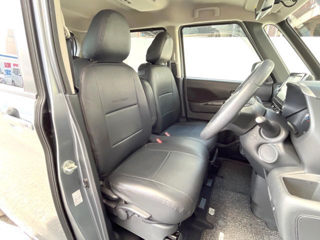 運転席シート廻りは使用感も少なく、良好な状態となっています。丁寧に使われていたことがよくわかりますね。