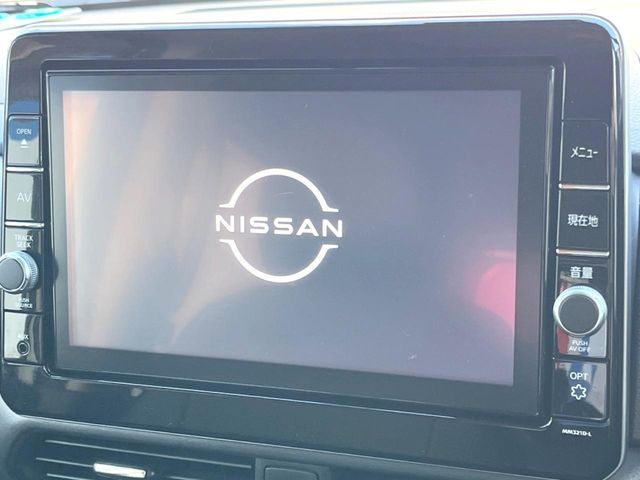 【大画面ナビ】人気の大型9インチナビを装備。存在感のある大画面はインパクト大！ナビ利用時のマップ表示は見やすく、テレビやDVDは臨場感がアップ！いつものドライブがグッと楽しくなります♪