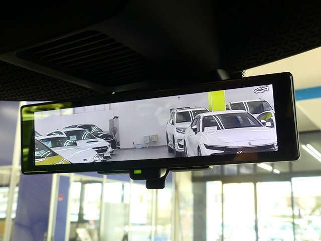 デジタルインナーミラー搭載ですので、後部座席の乗車人員が多い時や、高さのある荷物を搭載していても視界確保が容易に行えます。