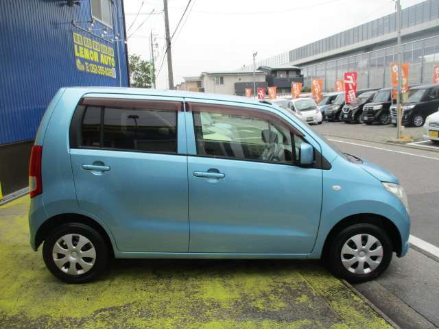 軽自動車の登録には住民票・認印が必要となります。お早目の納車をご希望の場合は、事前にご用意頂きご来店頂けますと納車までがスムーズになります！ご不明な点はスタッフまでお気軽にお問合せ下さい！