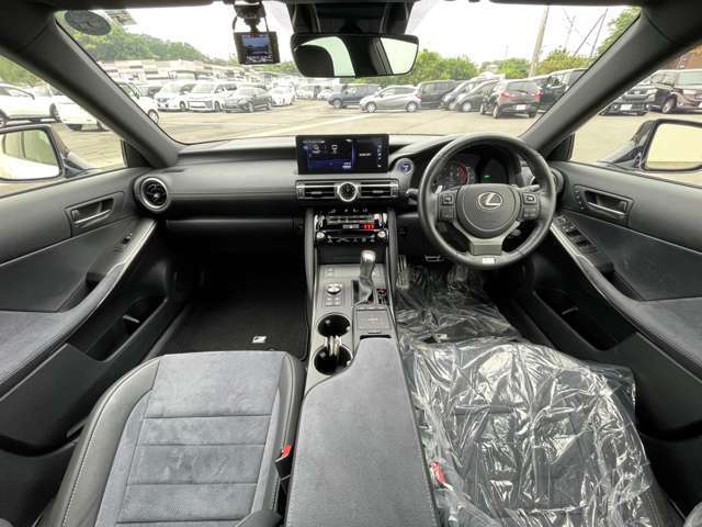 こちらインパネ全体の写真になります。納車はおおむね2週間程度（必要書類の状況により）で行っております。人気の車両になりますので、お早目のご検討をおすすめします。当店自慢の一台です！