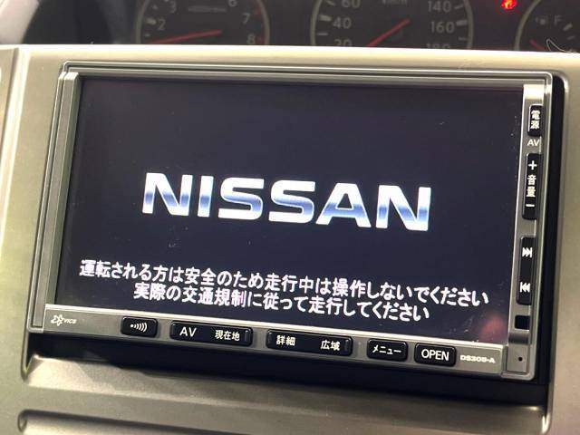 【純正ナビ】人気の純正ナビを装備しております。ナビの使いやすさはもちろん、オーディオ機能も充実！キャンプや旅行はもちろん、通勤や買い物など普段のドライブも楽しくなるはず♪