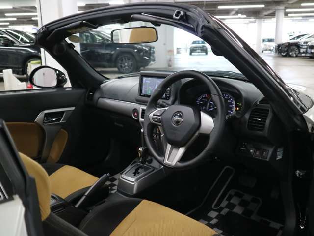 業者によるルームクリーニング実施☆室内の細かい所からエンジンルームまでキレイになった状態でお渡し致します♪