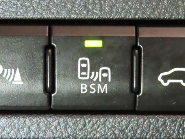 ブラインドスポットモニターを装備しております。