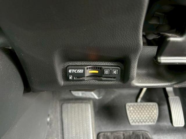 WECARSの展示場では実際に見て、触ってお車をお選びいただけます！知識の豊富な営業スタッフが様々なカーライフをご提案いたします！