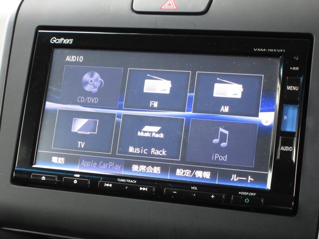 ナビゲーションはギャザズメモリーナビ（VXM-185VFi）を装着しております。AM、FM、CD、DVD再生、Bluetooth、音楽録音再生、フルセグTVがご使用いただけます。