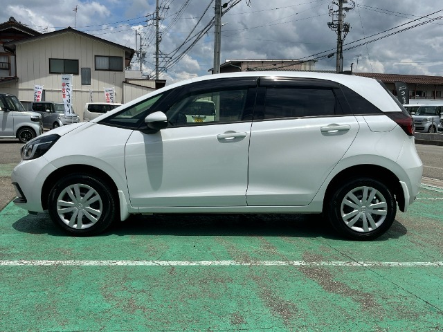 ホンダ独自のセンタータンクレイアウトで見た目以上に室内が広く、日常からお出かけまで使える便利な一台ですよ♪