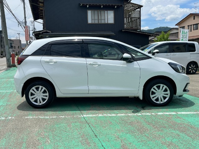 ホンダ独自のセンタータンクレイアウトで見た目以上に室内が広く、日常からお出かけまで使える便利な一台ですよ♪