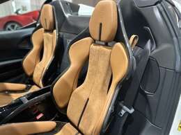 カーボンファイバー・レーシングシートが選択されています。【シートセンター・アルカンターラ仕上げ】