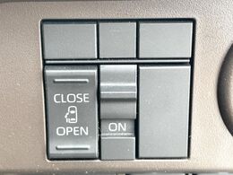 【パワースライドドア】スマートキーや運転席のスイッチでスライドドアの開閉が可能♪電動だから力を入れてドアを開ける必要が無く、小さいお子様でも、重い荷物を持っている時もラクに開け閉めできます♪