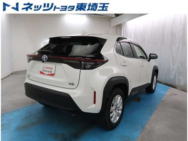 【リヤ】後方にも誤発進防止機能が付いていますので万が一の踏み間違え時でも安心です。
