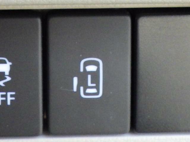 パワースライドドアが装備しています。ボタンひとつで運転席からの操作も可能です。