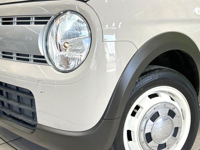 【LEDヘッドライト】悪天候や夜間走行時も良好な視界を確保し安心して運転できる高輝度LEDヘッドライトを装備！点灯速度が早く、消費電力も抑えられています。