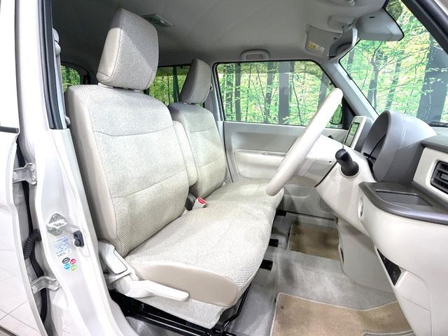 運転席シート廻りは使用感も少なく、良好な状態となっています。丁寧に使われていたことがよくわかりますね。