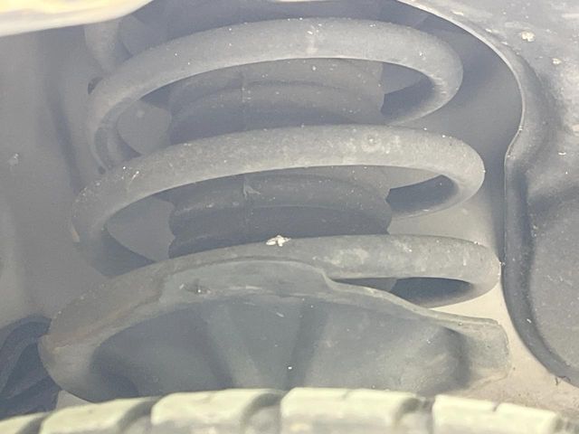お車を安心してお乗りいただく為には、足回りの定期点検が欠かせません。サービスサポート（有償保証）では無料点検もご提供しており、安心のカーライフをお過ごしいただけるサポート体制が整っています。