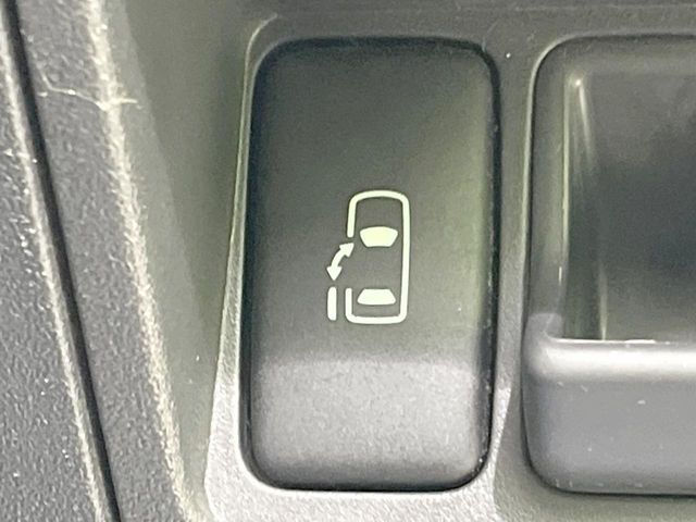 【パワースライドドア】スマートキーや運転席のスイッチでスライドドアの開閉が可能♪電動だから力を入れてドアを開ける必要が無く、小さいお子様でも、重い荷物を持っている時もラクに開け閉めできます♪