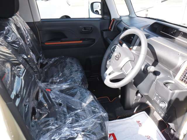【フロントシート】ルームクリーニング済みで快適にお乗りいただけます。ぜひ現車にて実際に確認してください。