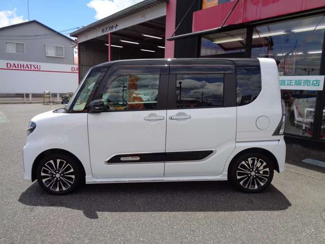 お車を見られる際には是非エンジンルームもチェックしてみてください！その仕上がりに驚かれるはずです！！