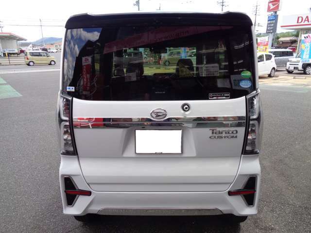 “クルマと笑顔が買えるトコロ・・・”そんな中古車展示場です！ぜひお越しください！