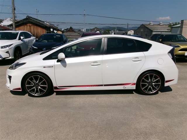 トヨタ認定中古車になります。まるごとクリーニングで見えない部分もまるごと洗浄しております。