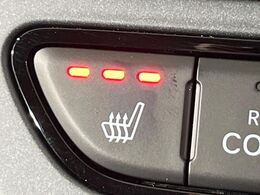 【シートヒーター】寒い日に重宝するシートヒーター！エアコンより早く温まってくれるので寒がりの人も安心ですね♪エアコンの温風は乾燥するから苦手、という方にもをおすすめです。