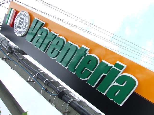 輸入車専門サービス工場（近畿運輸局認証第1608号）信頼いただける整備、トイカーランドの自社サービス工場。専門技術スタッフによる、ドクター整備付。ご購入後のサポートもご安心下さい。
