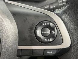 【アダプティブクルーズコントロール】高速道路での長距離走行が楽に！！自動で速度を保つクルーズコントロールが、衝突軽減システムと連携し、前方の車両を感知して車間を保つように速度調節してくれます！！