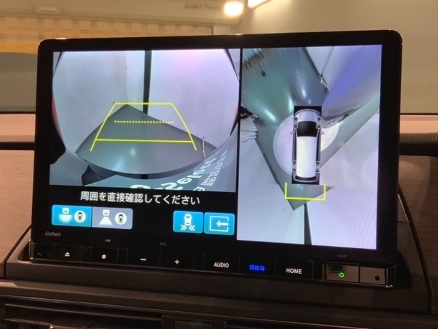 全方位モニターがついています！　車の周囲を360°安全確認できるので、普段の駐車はもちろんの事、縦列駐車や幅寄せの際にも活躍してくれますよ。