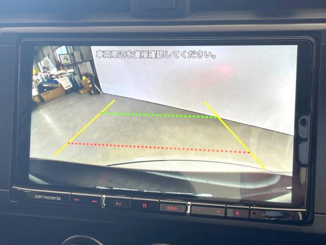 【バックカメラ】駐車時に後方がリアルタイム映像で確認できます。大型商業施設や立体駐車場での駐車時や、夜間のバック時に大活躍！運転スキルに関わらず、今や必須となった装備のひとつです！