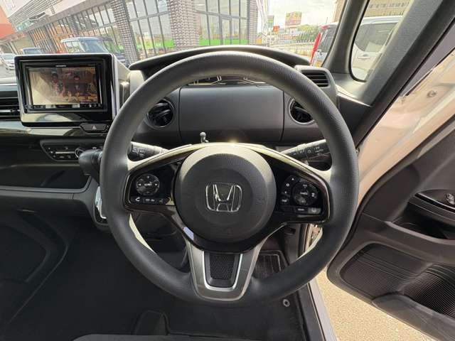 自ら操るハンドル！ドライバーの生命線です。お客様の目で実際にご確認ください。