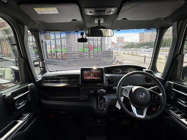 ケイカフェでは、快適なカーライフを過ごしていただくためにオイル交換～定期点検や車検整備なども実施。国土交通省トップランクの指定工場6拠点、認証工場1拠点の体制で高いクオリティの整備を実施しております。