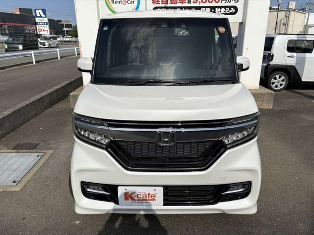 人気の届出済未使用車や厳選中古車を全メーカー豊富に取り揃えております。