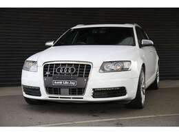 現代ではとても開発されないV10・5200ccエンジンはスロットル開けた瞬間からすっ飛びます♪